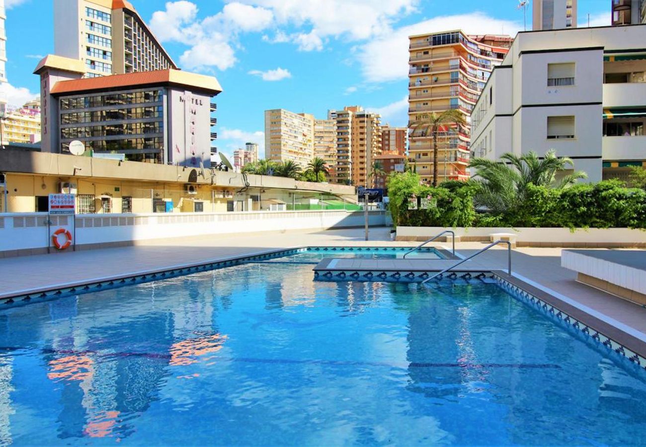 piscina los caballos benidorm 