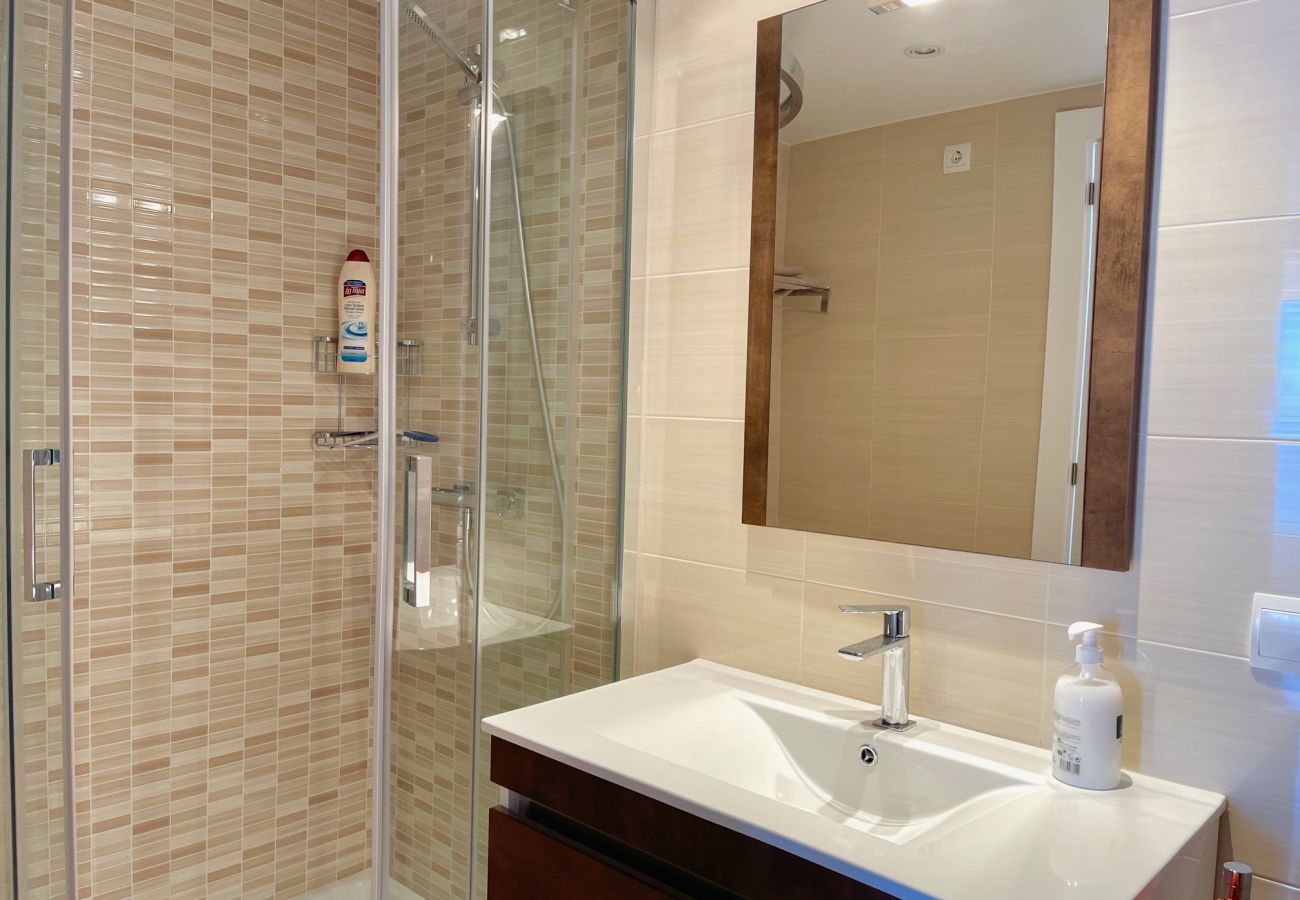 Apartamento en Benidorm - SEAFRONT DALÍ APARTMENT R075