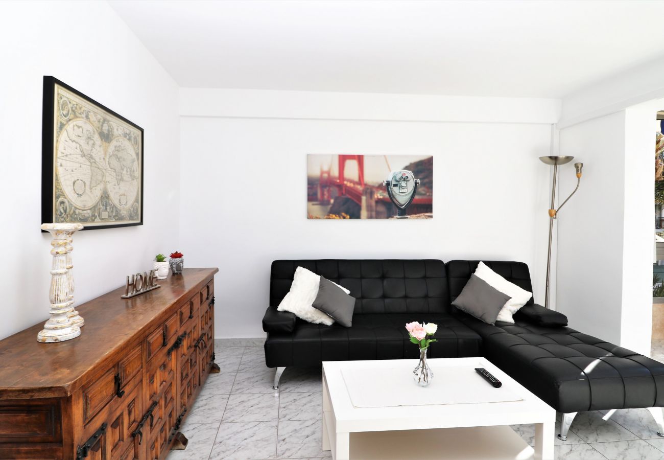 Apartamento en Benidorm - VERSALLES POOL LEVANTE R161