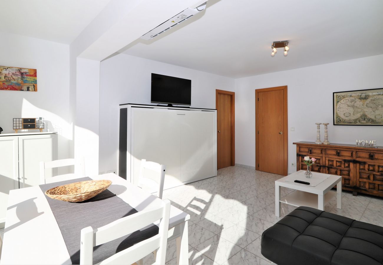 Apartamento en Benidorm - VERSALLES POOL LEVANTE R161