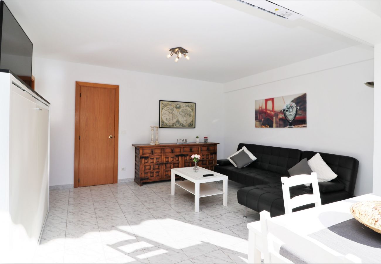 Apartamento en Benidorm - VERSALLES POOL LEVANTE R161