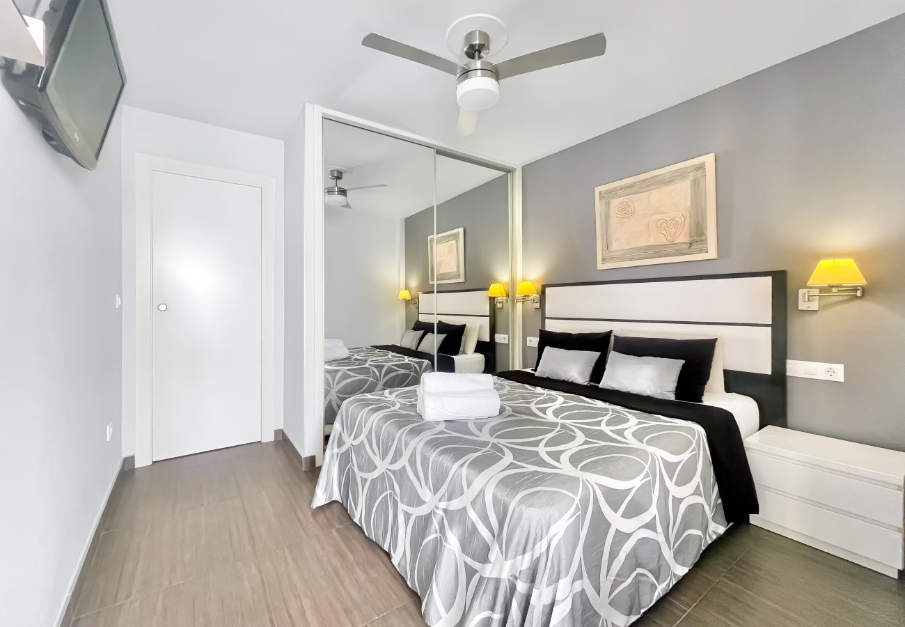 Apartamento en Benidorm - Sky 21-floor Frontline Levante Coblanca Apartment (N156)