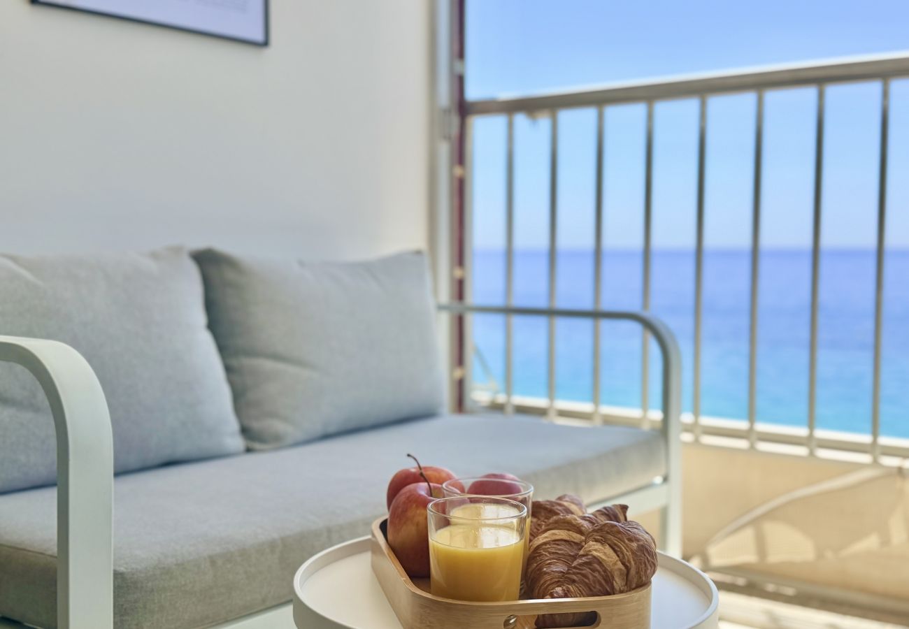 Apartamento en Benidorm - SEAFRONT BEACH STUNNING VIEWS APARTMETNT (R194)