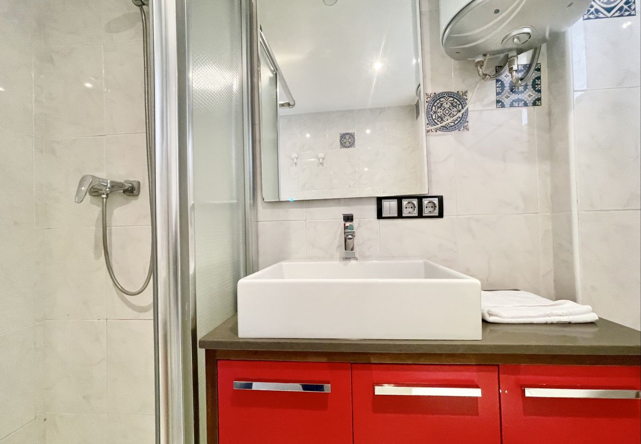 Apartment in Benidorm - MAGNIFICENT MEDITERRANEO APARTMENT R057