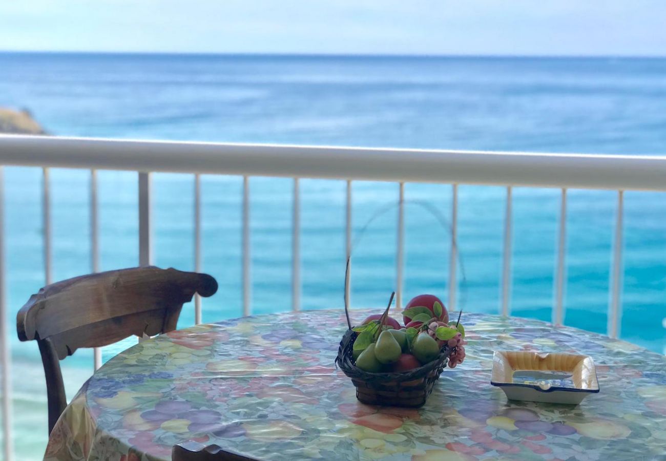 Apartment in Benidorm - LOVELY LEVANTE SEAFRONT BLUELINE R052