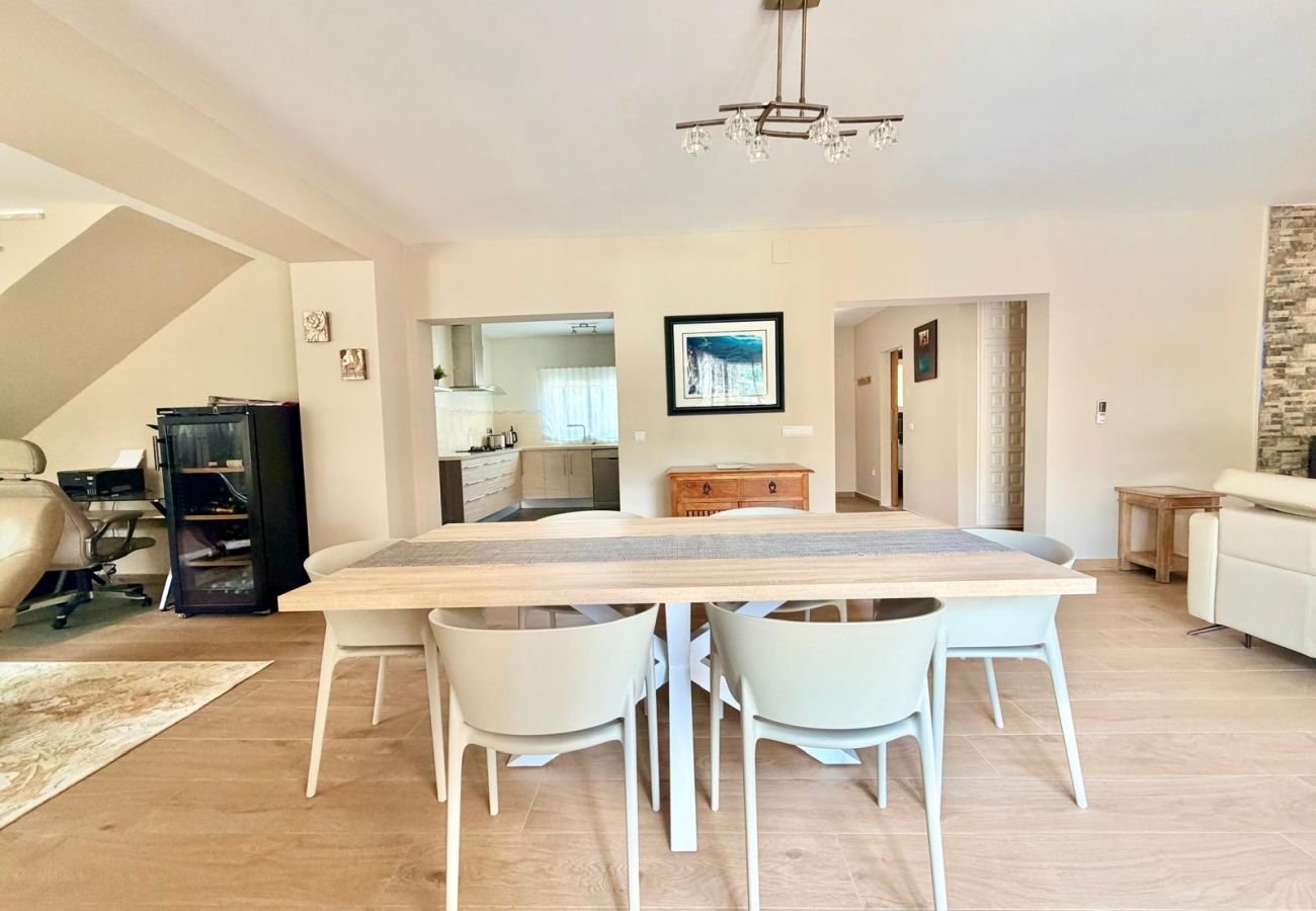 Villa in Benidorm - VILLA BENIDORM LEVANTE BEACH BLUELINE R002