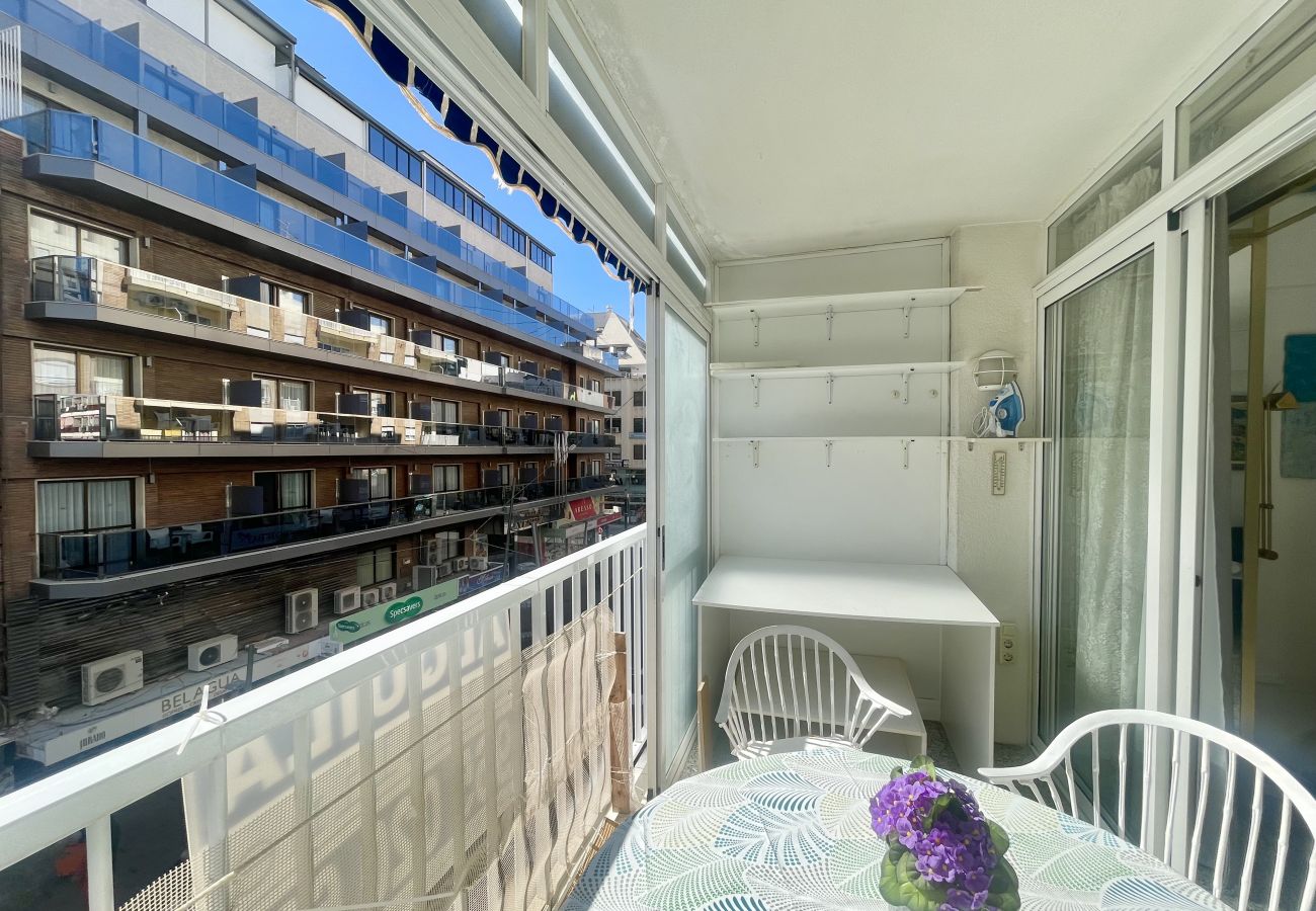 Apartment in Benidorm - GREAT APARTMENT IN OLD TOWN R058