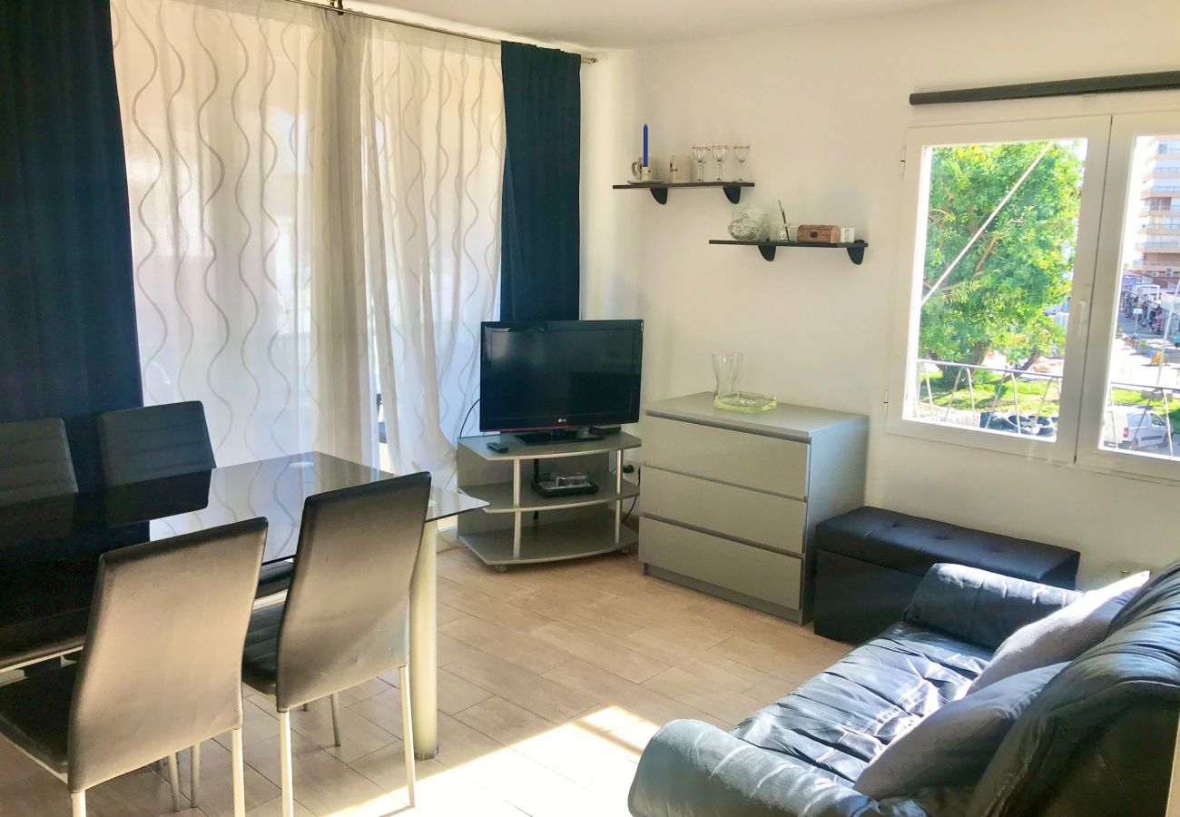 Apartment in Benidorm - RECENTLY REFURBISHED CENTER APARTMENT R017
