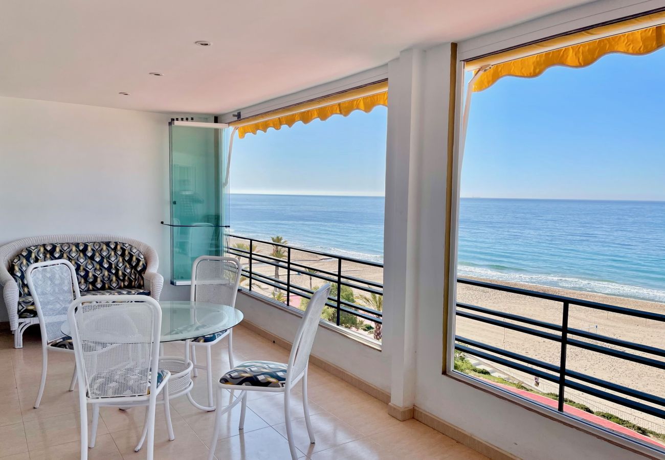 Apartment in Benidorm - SEAFRONT DALÍ APARTMENT R075