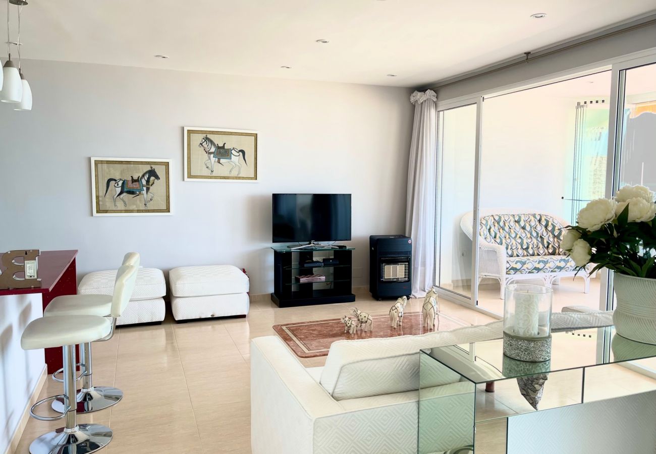 Apartment in Benidorm - SEAFRONT DALÍ APARTMENT R075
