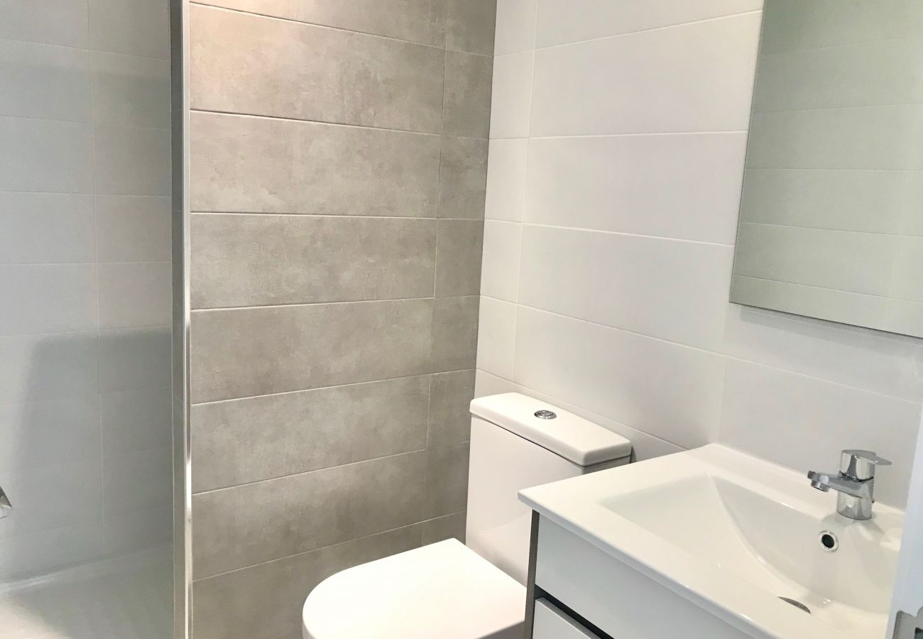 Apartment in Benidorm - MARINA PONIENTE APARTMENT R067