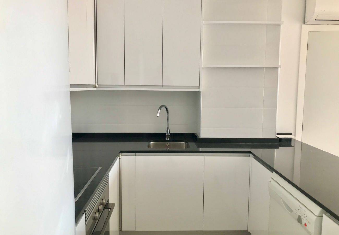 Apartment in Benidorm - MARINA PONIENTE APARTMENT R067