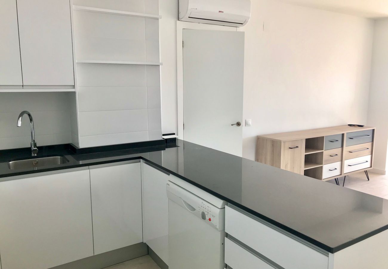 Apartment in Benidorm - MARINA PONIENTE APARTMENT R067