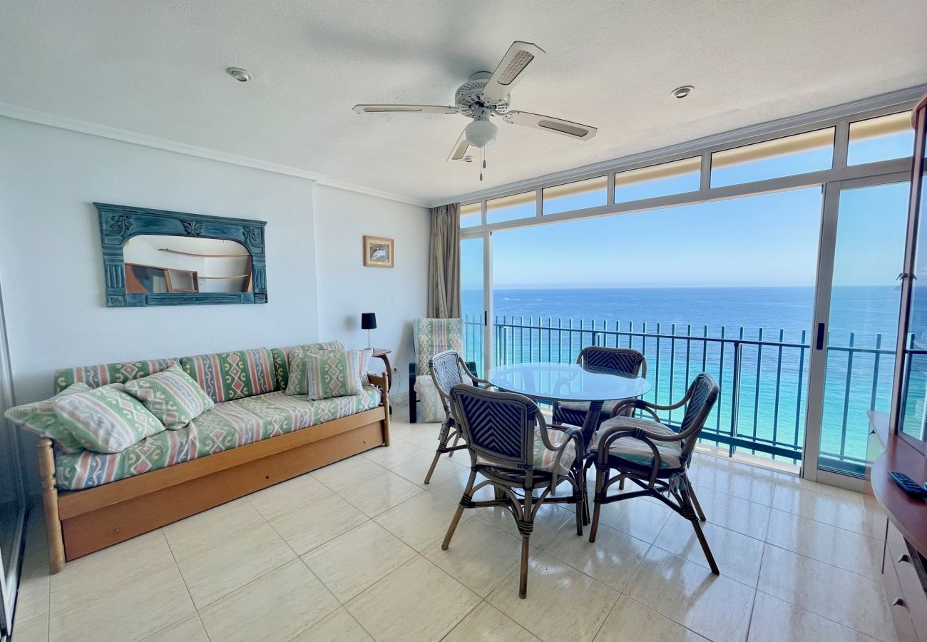 Apartment in Benidorm - LAS PALMERAS SEAFRONT APARTMENT R086