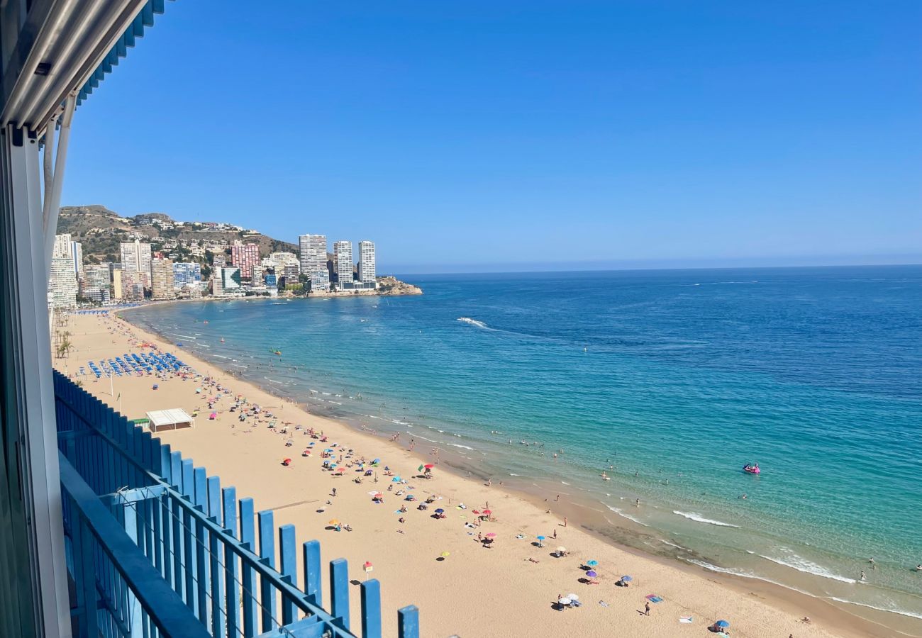 Apartment in Benidorm - LAS PALMERAS SEAFRONT APARTMENT R086