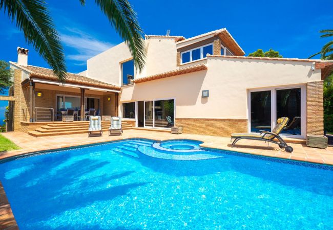 Villa/Dettached house in Javea / Xàbia - AMAZING VILLA SEA VIEWS R091