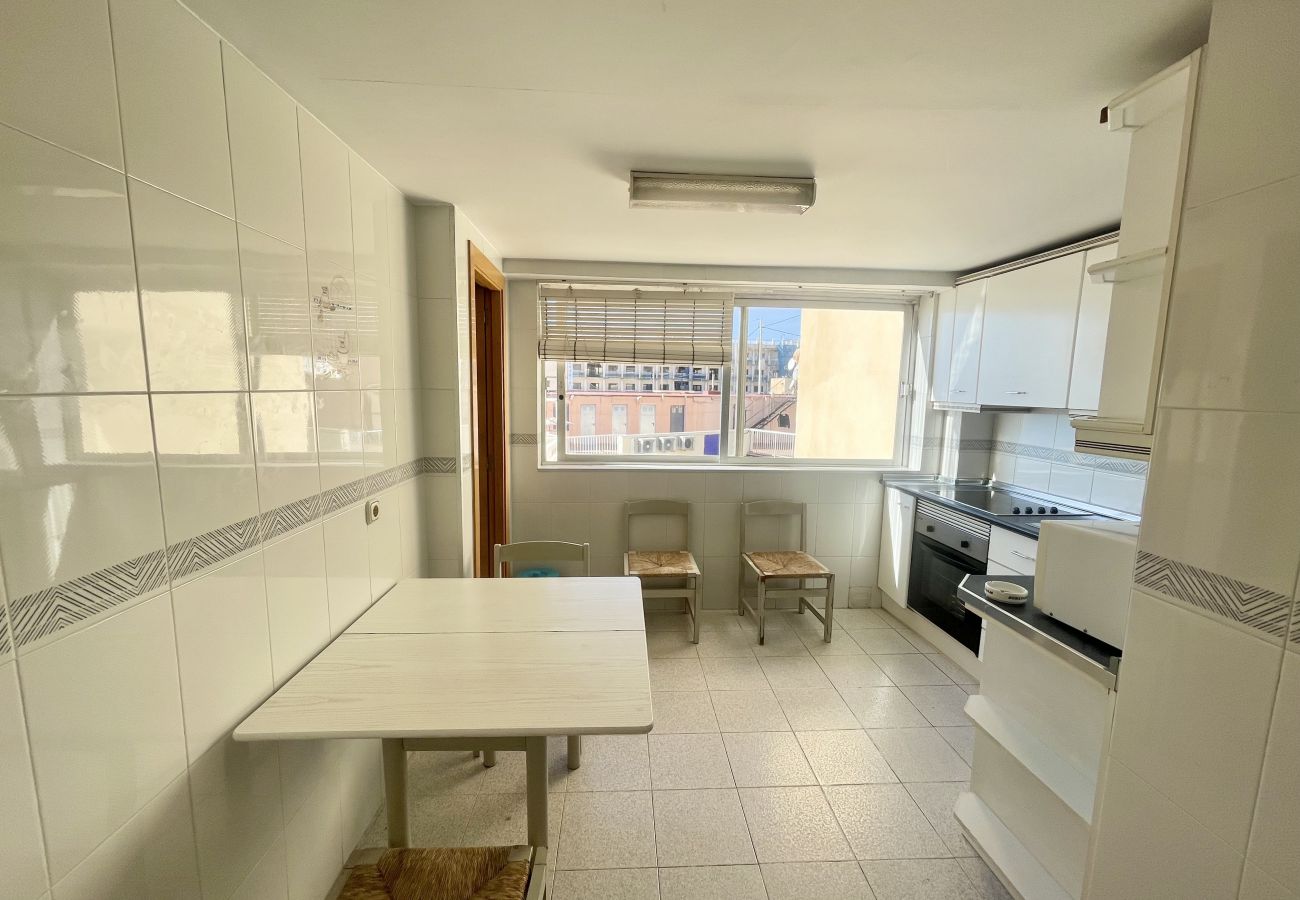 Apartment in Benidorm - SEAFRONT OLD TOWN R104