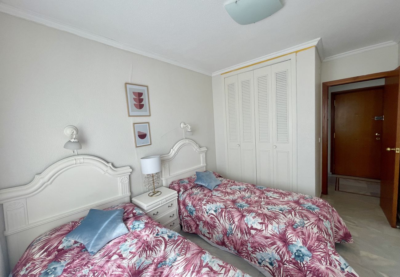Apartment in Benidorm - PARAISO II R117