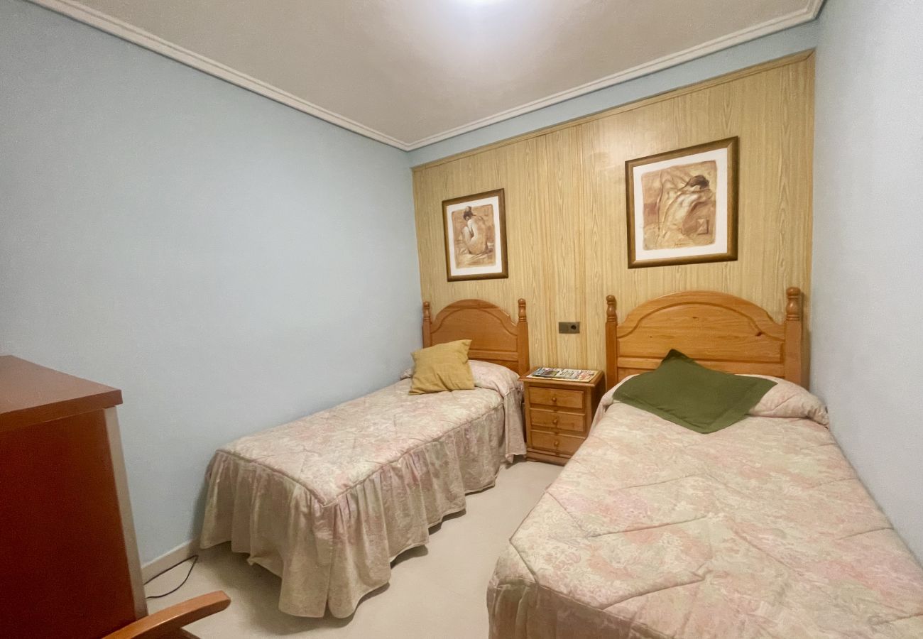 Apartment in Benidorm - MEDITERRANEO AVENUE RENTAL R121