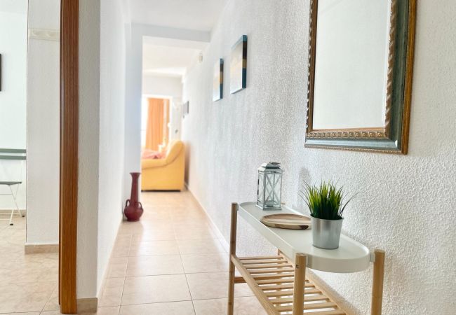 Apartment in Benidorm - SEAFRONT HOLIDAY MIRAMAR R090