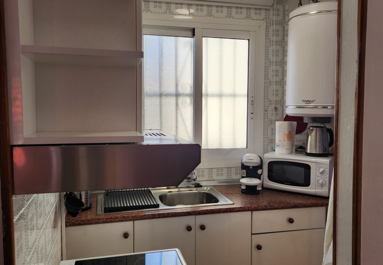 Apartment in Benidorm - GERONA CENTER APARTMENT (R130)