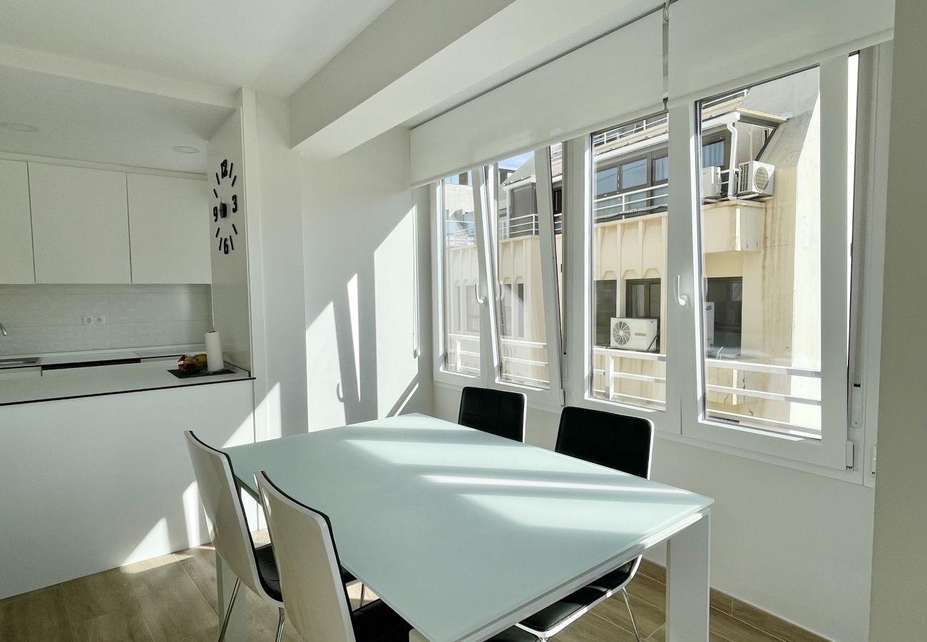 Apartment in Benidorm - LUXURY CENTER APARTMENT R136