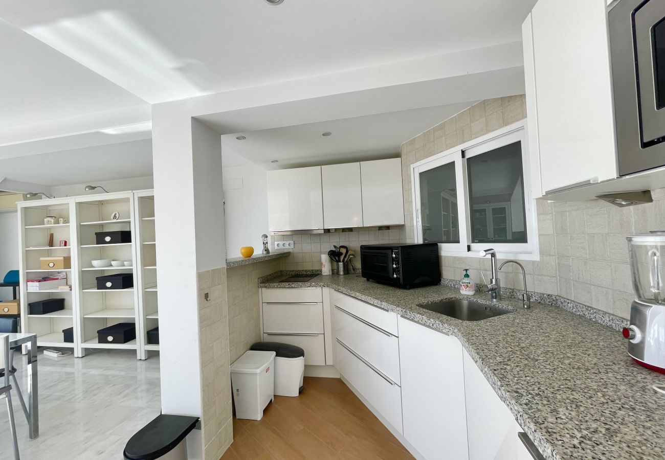 Apartment in Benidorm - IBERIA SEAFRONT R152