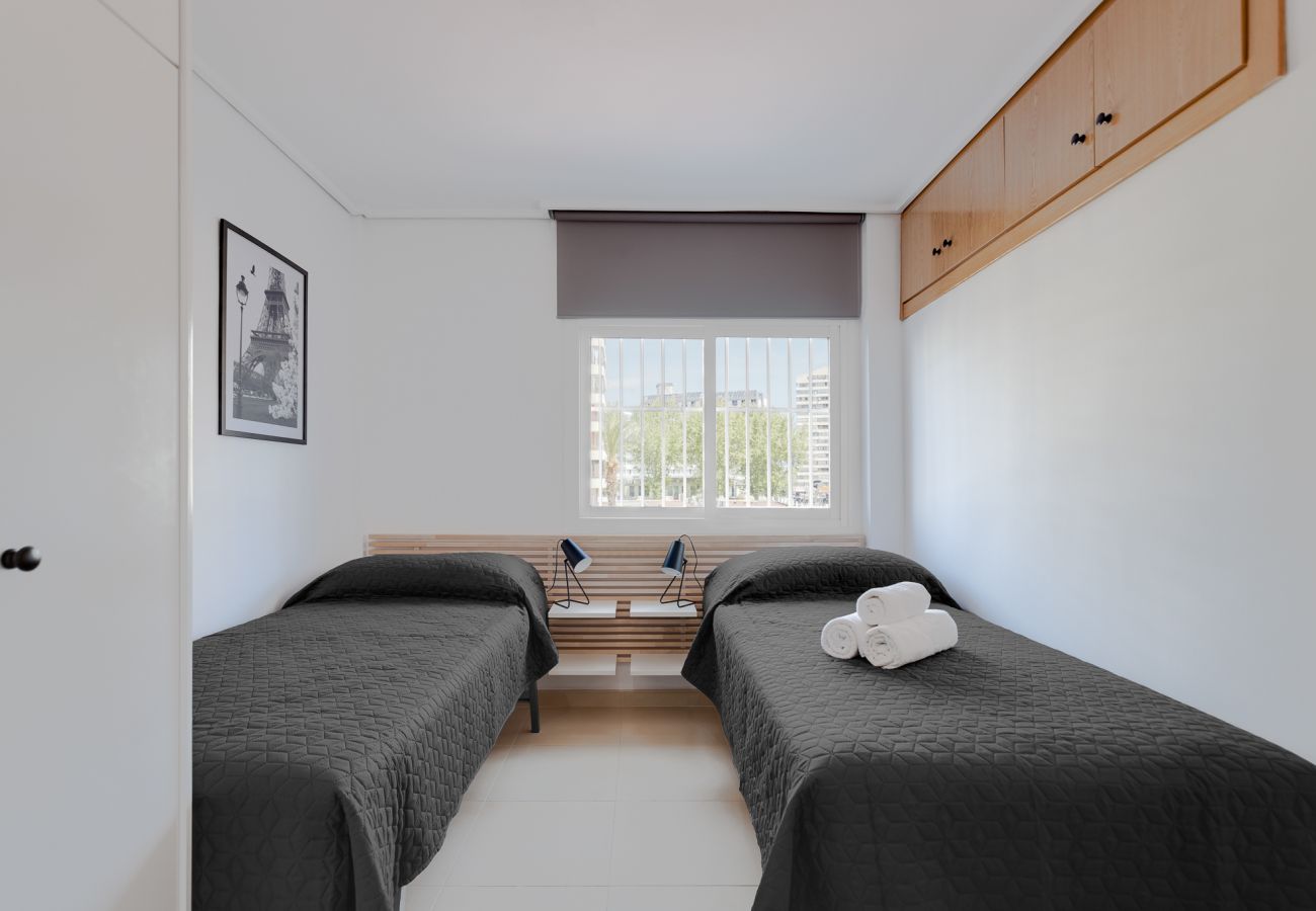Apartment in Benidorm - SUN, SAND & LUXURY SEAFRONT APARTMENT VERACRUZ LEVANTE (R154)