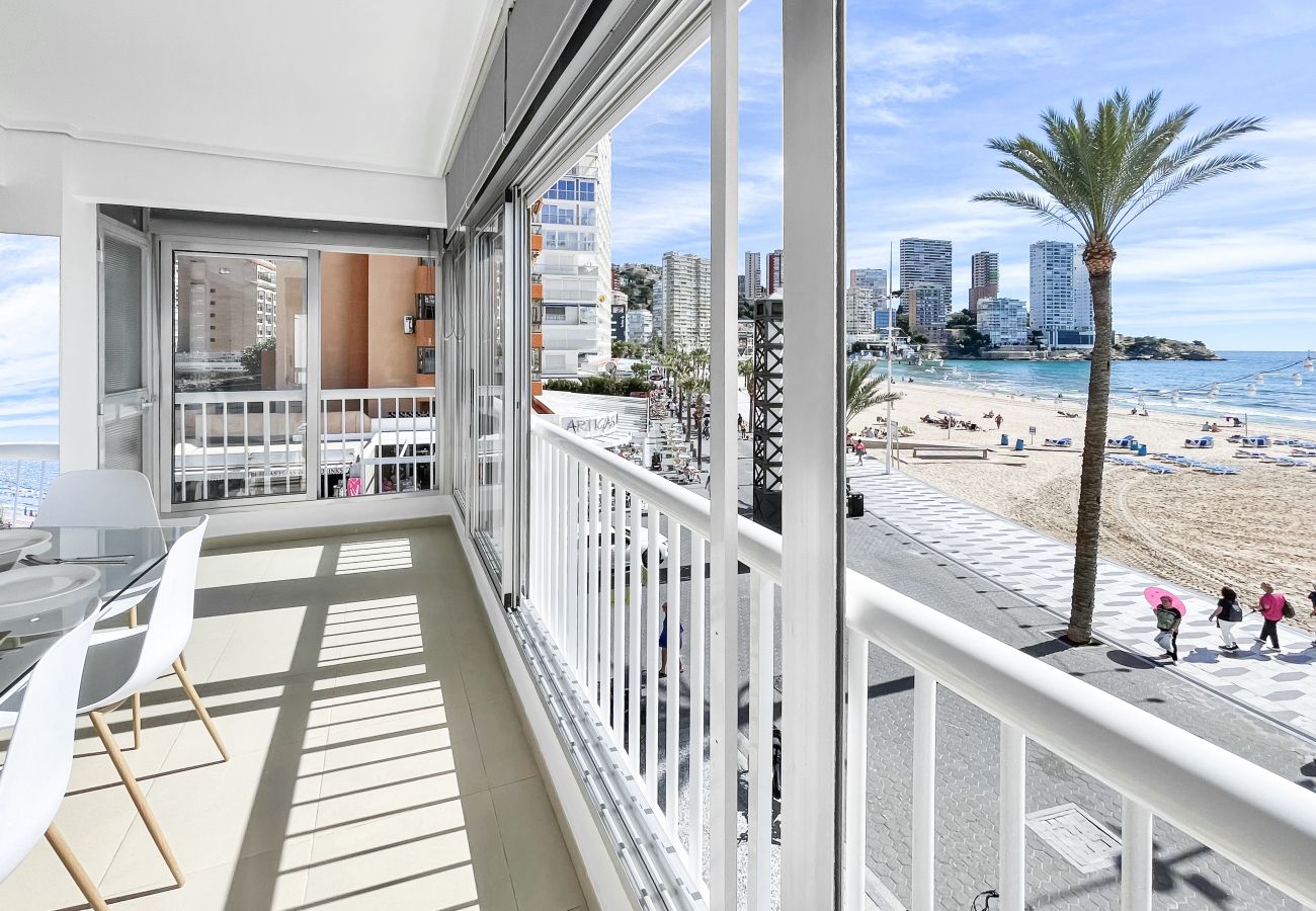 Apartment in Benidorm - SUN, SAND & LUXURY SEAFRONT APARTMENT VERACRUZ LEVANTE (R154)