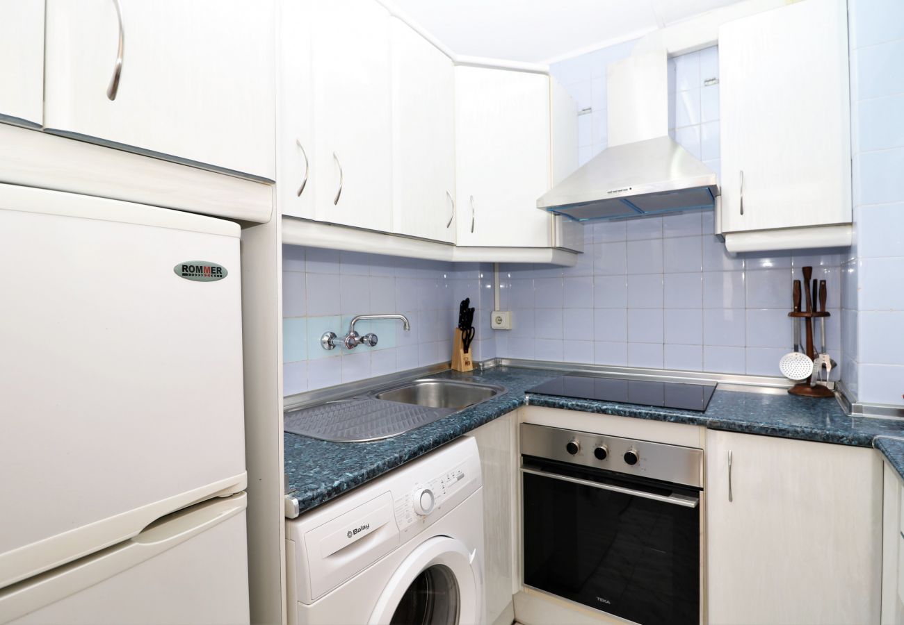 Apartment in Benidorm - VERSALLES POOL LEVANTE R161