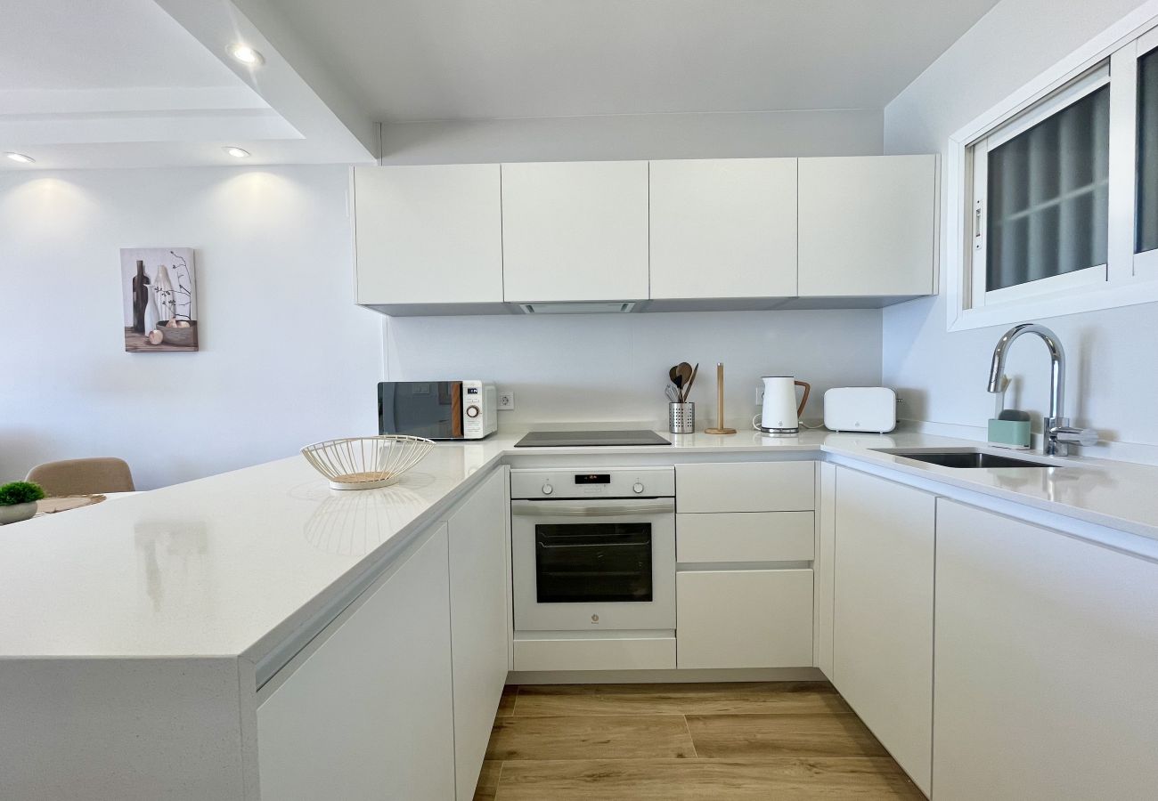 Apartment in Benidorm - Poniente Beach Modern Apartment (R164)
