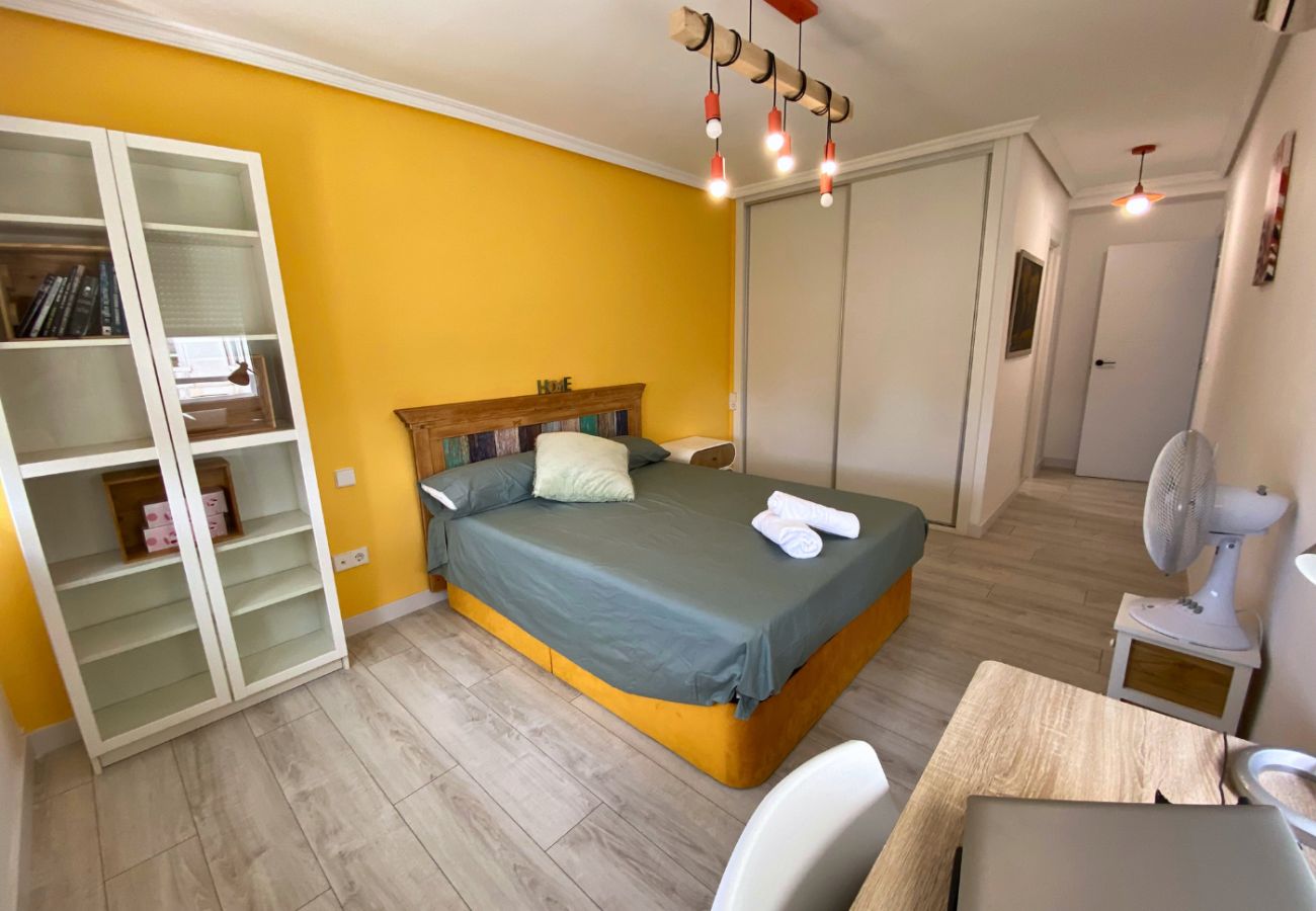 Apartment in Benidorm - MIRANDA 3 PONIENTE BEACH R175