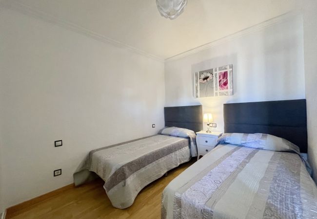 Apartment in Benidorm - ACUARIUM 3 LEVANTE BEACH AND POOL R177