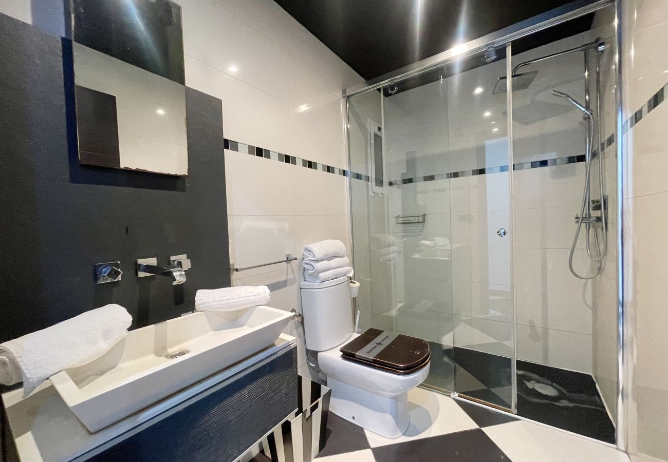 Apartment in Benidorm - TOR MARAYA SEAFRONT LEVANTE BEACH N017