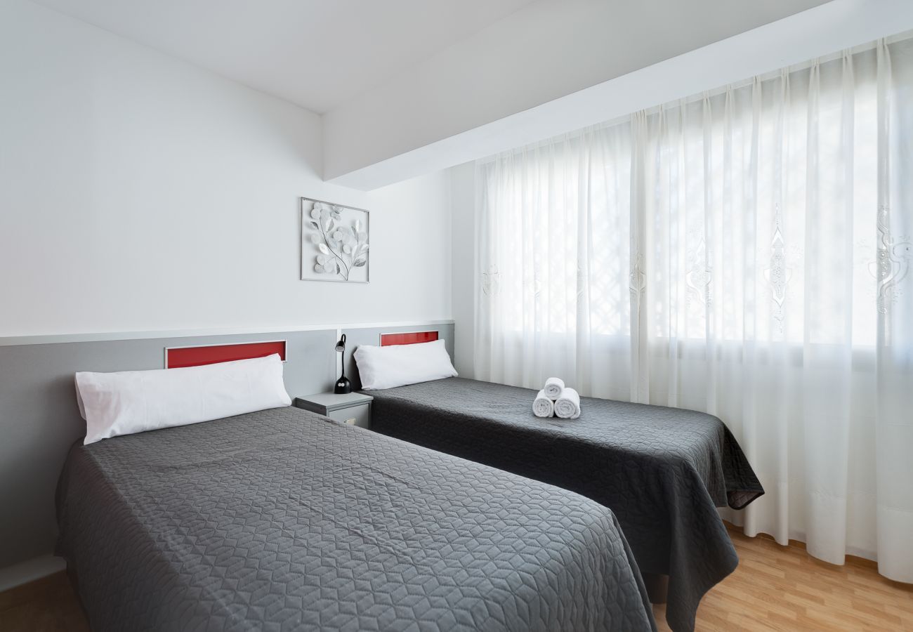 Apartment in Benidorm - FRONTLINE PANORAMA PENTHOUSE TORMARAYA LEVANTE (N026)