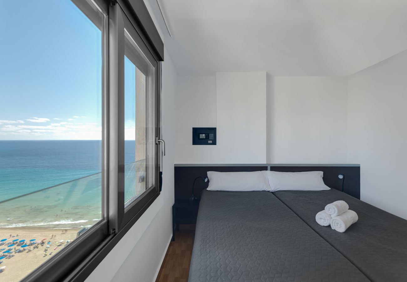 Apartment in Benidorm - FRONTLINE PANORAMA PENTHOUSE TORMARAYA LEVANTE (N026)