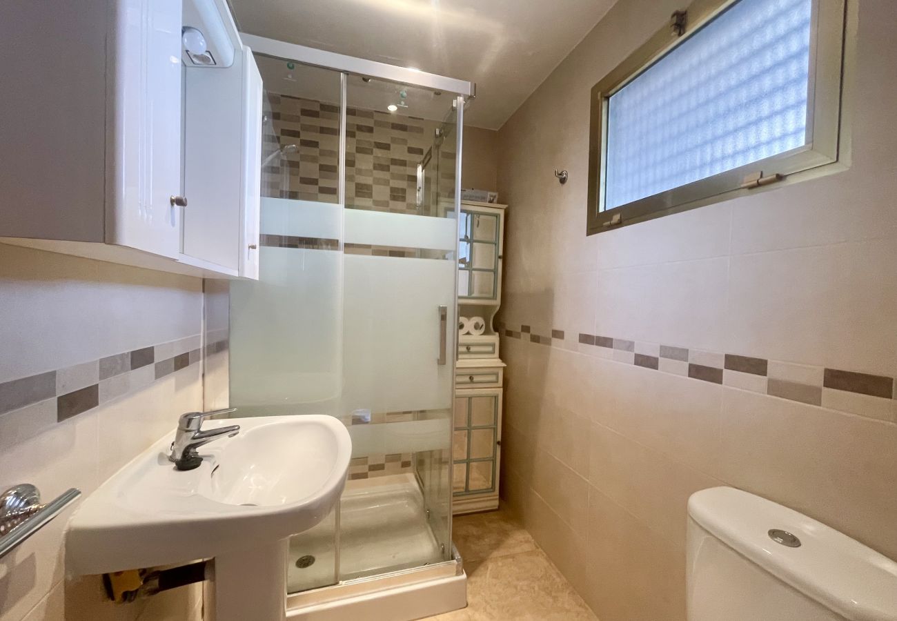 Apartment in Benidorm - ACUARIUM LEVANTE BEACH N075