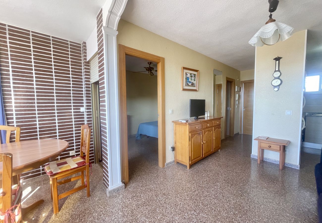 Apartment in Benidorm - ACUARIUM LEVANTE BEACH N075