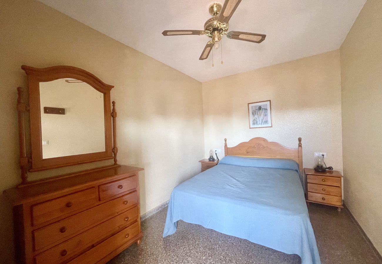 Apartment in Benidorm - ACUARIUM LEVANTE BEACH N075