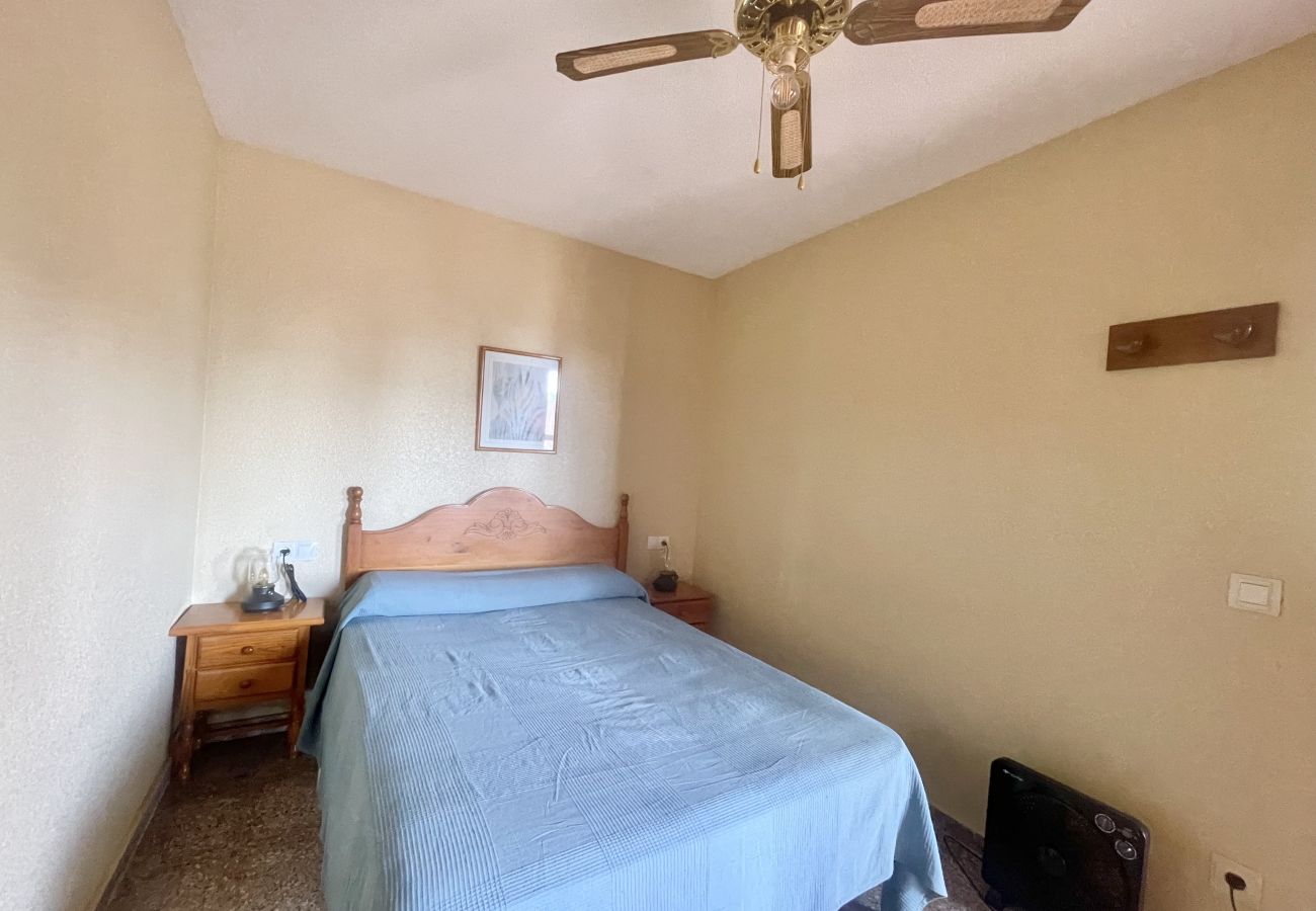 Apartment in Benidorm - ACUARIUM LEVANTE BEACH N075