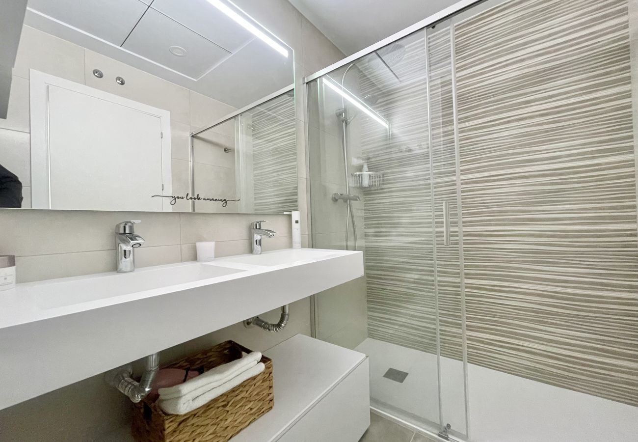 Apartment in Benidorm - SAKURA LUXURY N053