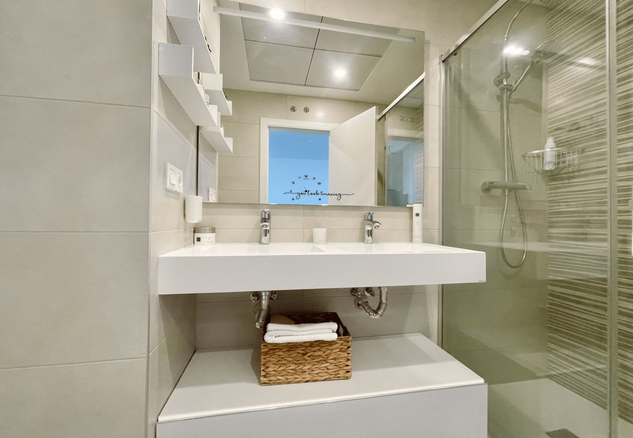 Apartment in Benidorm - SAKURA LUXURY N053
