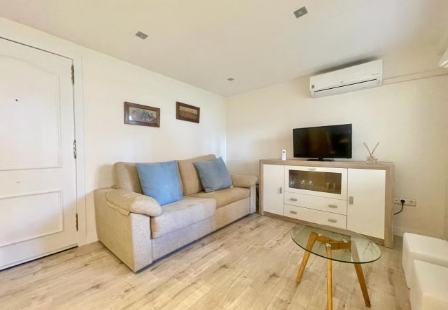 Apartment in Benidorm - WHITE HOUSE NERVION N077