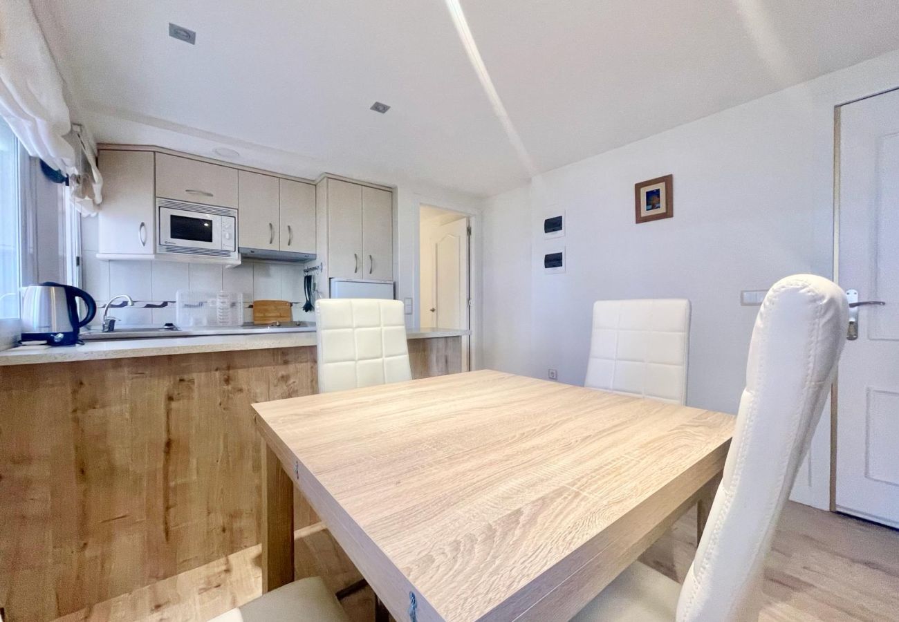 Apartment in Benidorm - WHITE HOUSE NERVION N077