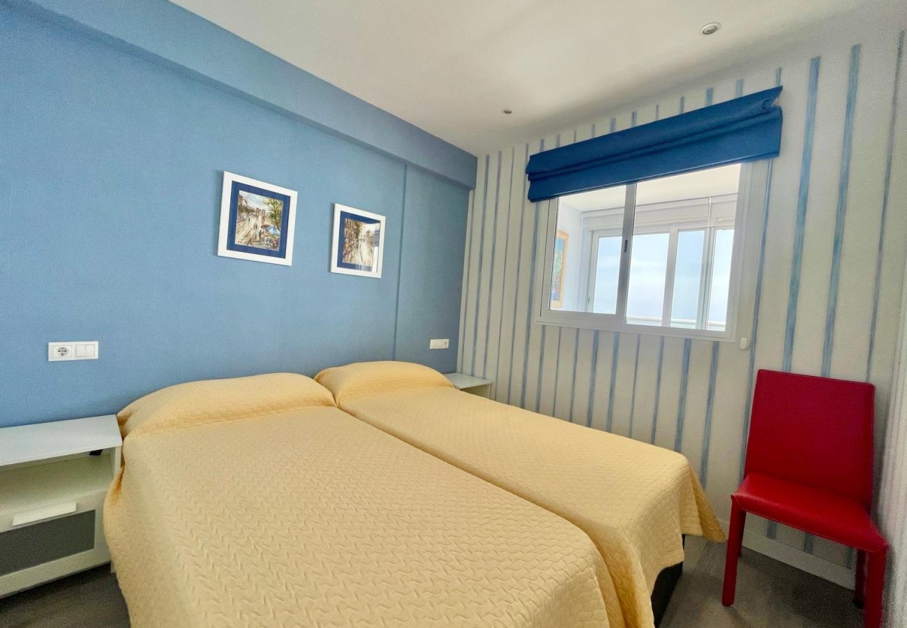 Apartment in Benidorm - CAROLINA SEAFRONT LEVANTE N157