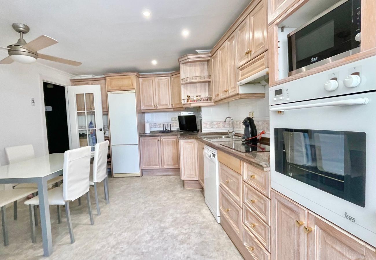 Apartment in Benidorm - EMALCO SEAFRONT MODERN APARTMENT A061