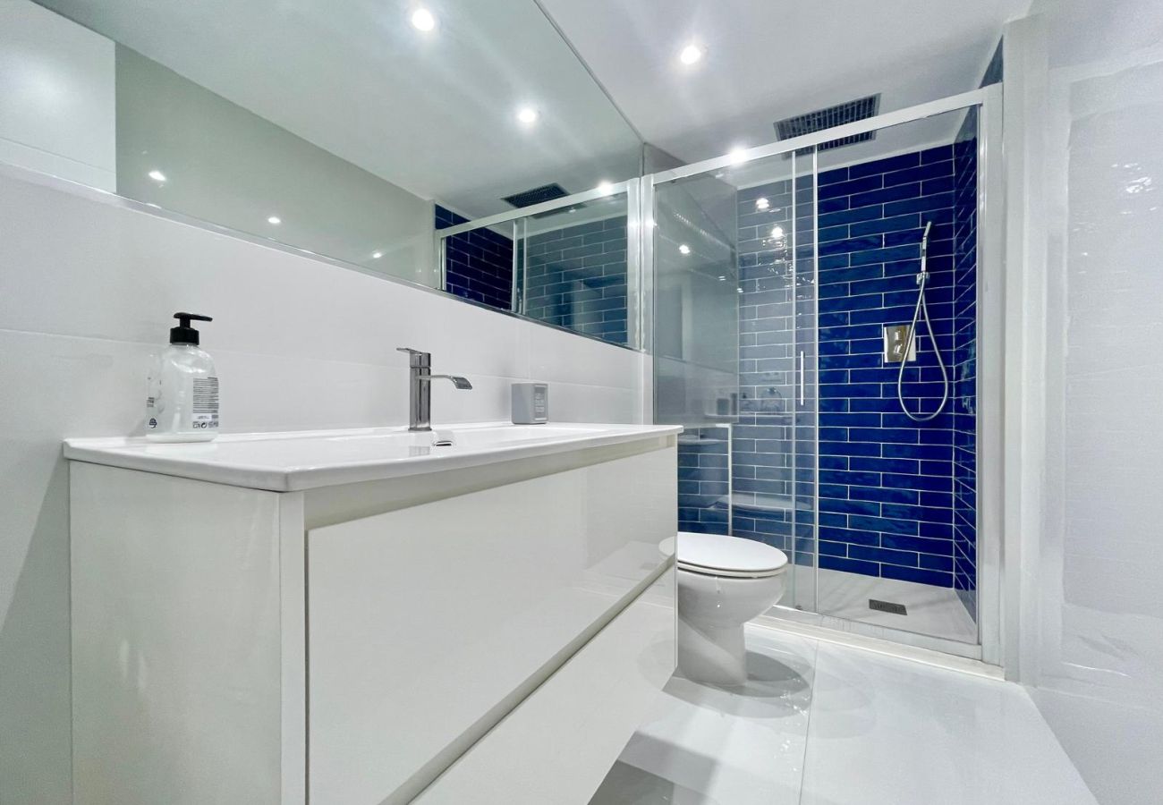 Apartment in Benidorm - EMALCO SEAFRONT MODERN APARTMENT A061