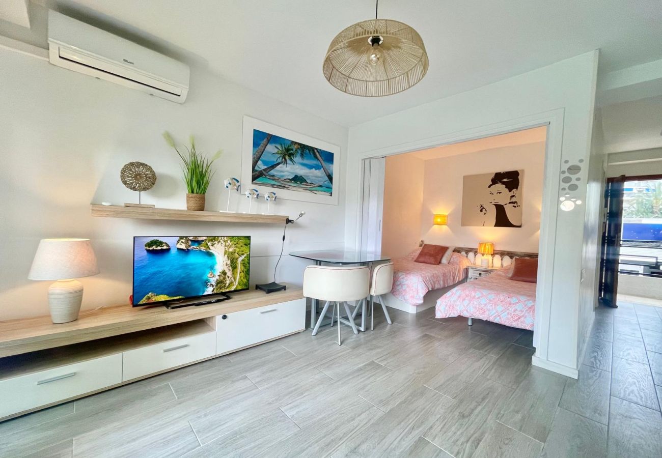 Apartment in Benidorm - BERMUDAS HOLIDAY APARTMENT (A071)