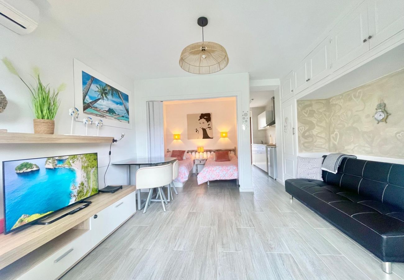 Apartment in Benidorm - BERMUDAS HOLIDAY APARTMENT (A071)