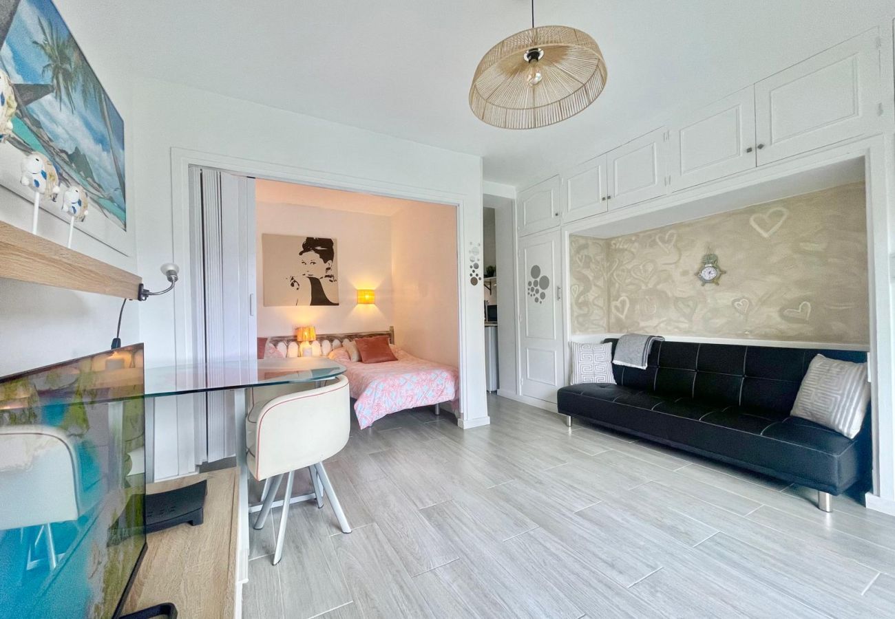 Apartment in Benidorm - BERMUDAS HOLIDAY APARTMENT (A071)